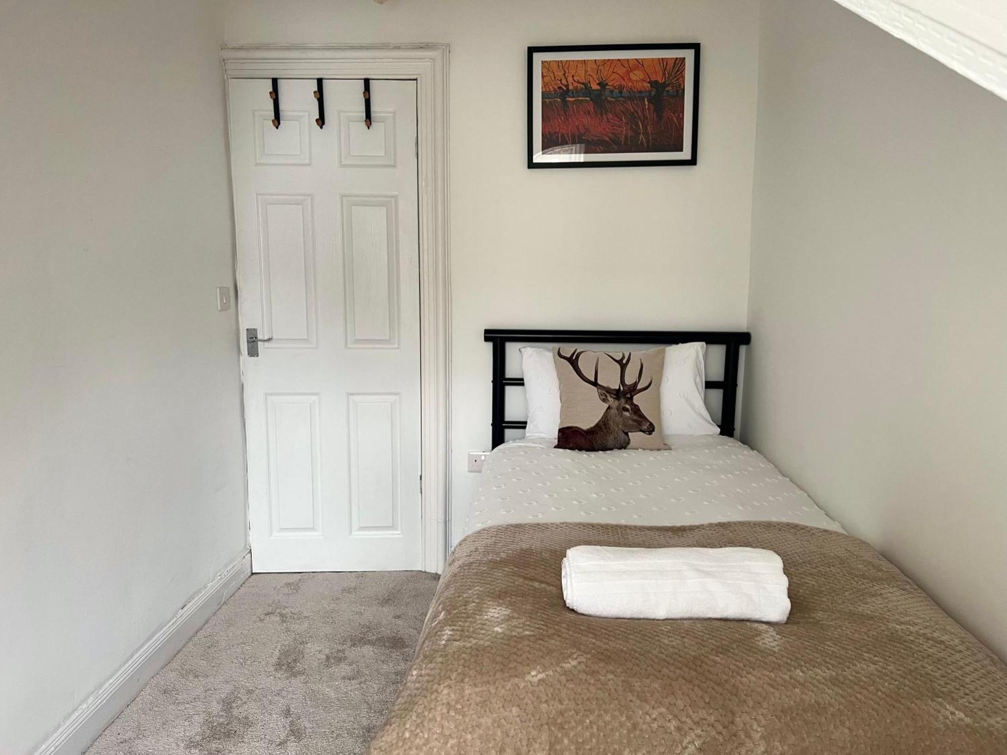 Spacious 3 Bedroom Home In Glasgow - Free Parking מראה חיצוני תמונה